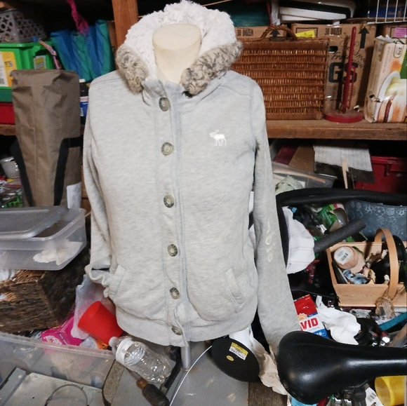 Hollister hoodies ,pullovers ,button ups - Picture 3 of 10